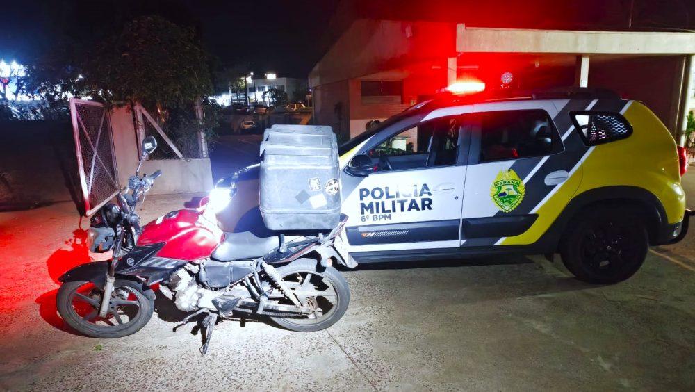 Motociclista embriagado é preso ao ser flagrado transportando criança sobre tanque da moto em Cascavel Imagem referente a Motociclista embriagado é preso ao ser flagrado transportando criança sobre tanque da moto em Cascavel