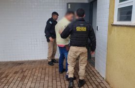 Motorista para no semáforo, dorme com carro ligado e é detido pela PM em Cascavel Motorista para no semáforo, dorme com carro ligado e é detido pela PM em Cascavel