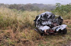 Motorista fica ferido após carro aquaplanar e ser atingido por carreta na PR-082