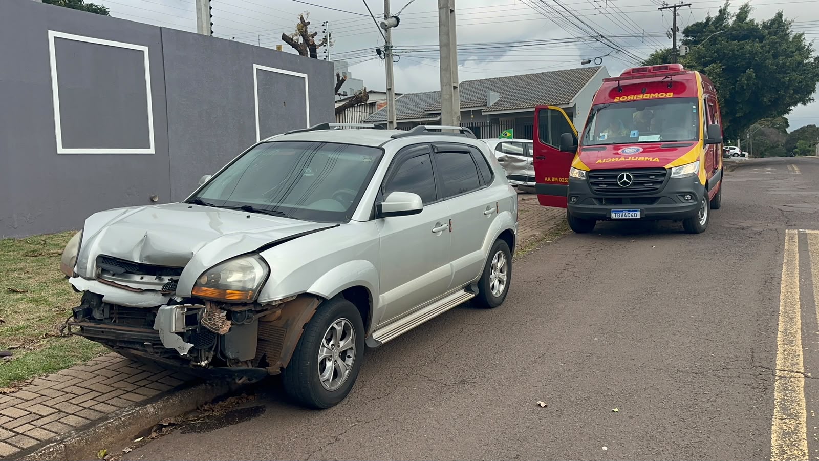 Idoso de 86 anos fica ferido após colisão entre carros no Alto Alegre
