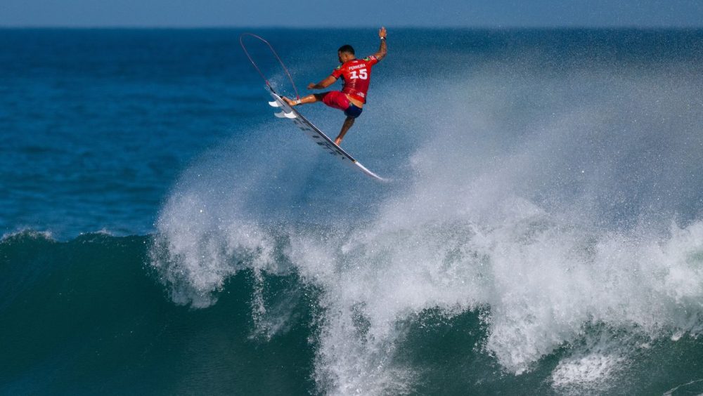 Com 4 surfistas, Brasil segue na briga pela etapa de Saquarema Imagem referente a Com 4 surfistas, Brasil segue na briga pela etapa de Saquarema