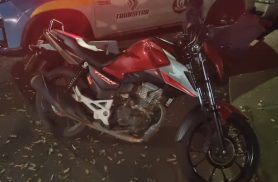 Motociclista de 24 anos fica ferida após acidente no centro de Cascavel