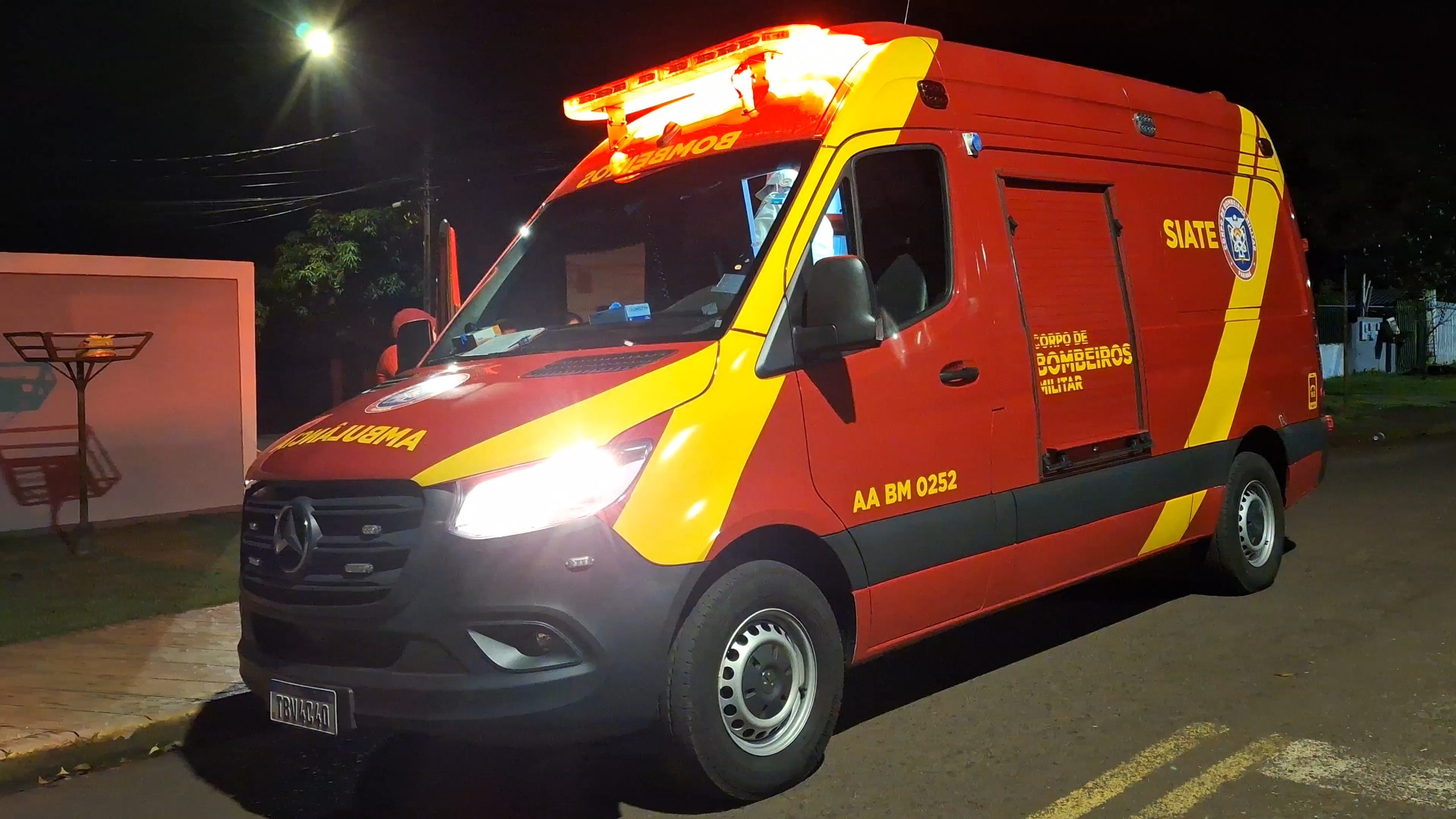 Corpo de Bombeiros presta atendimento a mulher ferida no Bairro Santa Cruz