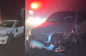 Forte colisão entre Kwid e Siena deixa veículos destruídos na Estrada Rio da Paz em Cascavel