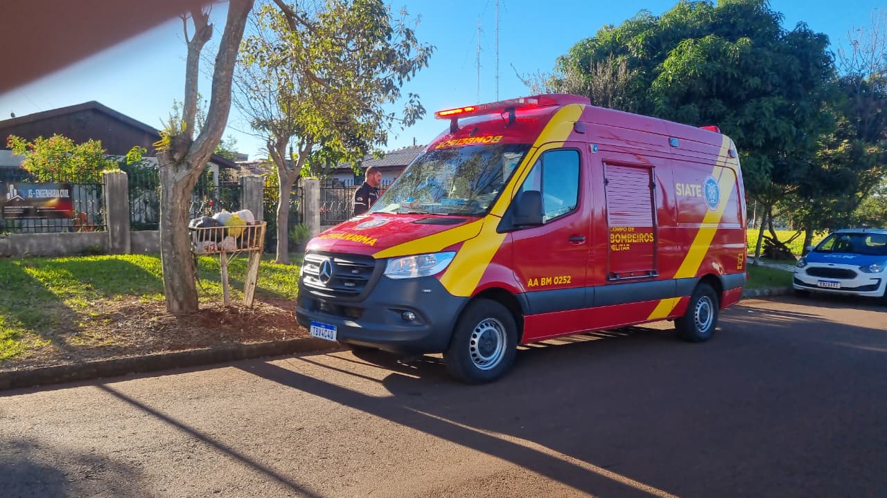 Idosa de 80 anos fica ferida após queda em residência no bairro Esmeralda