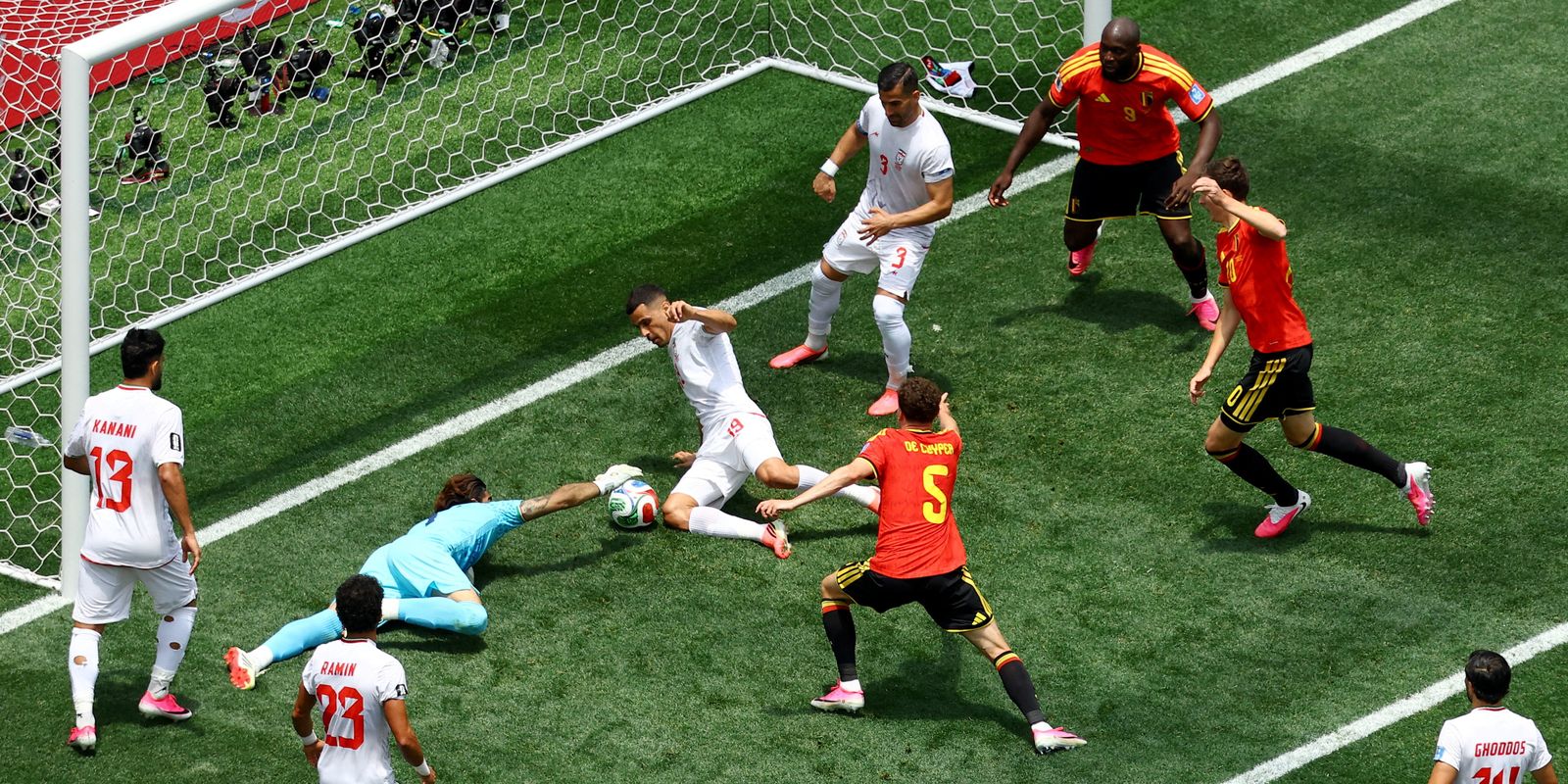 Defesa do Irã brilha e segura 0 a 0 contra a Bélgica em Los Angeles Imagem referente a Defesa do Irã brilha e segura 0 a 0 contra a Bélgica em Los Angeles