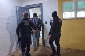 Baderna em frente à base da Guarda Municipal termina com dois detidos no Bairro Floresta