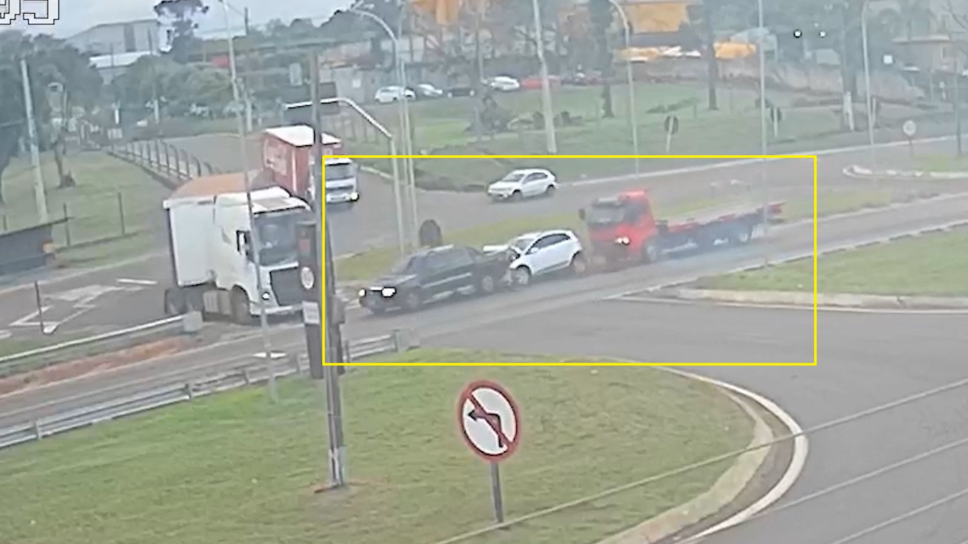 Veja como ocorreu forte engavetamento no Trevo da Portal, em Cascavel