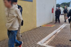 Suspeitos de tráfico escondiam drogas em suporte de energia de prédio do Ministério Público