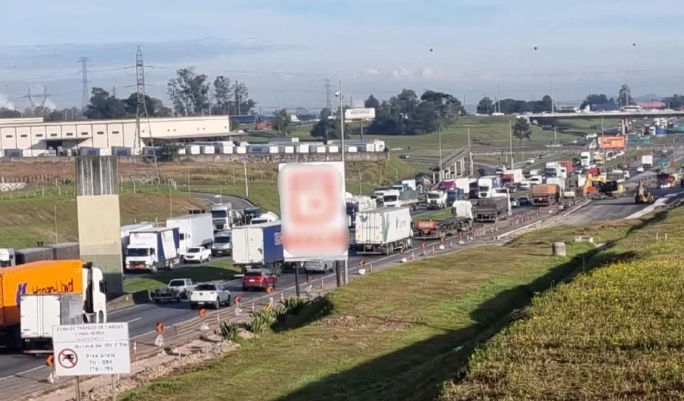 Imagem referente a Motorista desce de carro para prestar socorro a motociclista e acaba sendo atropelado