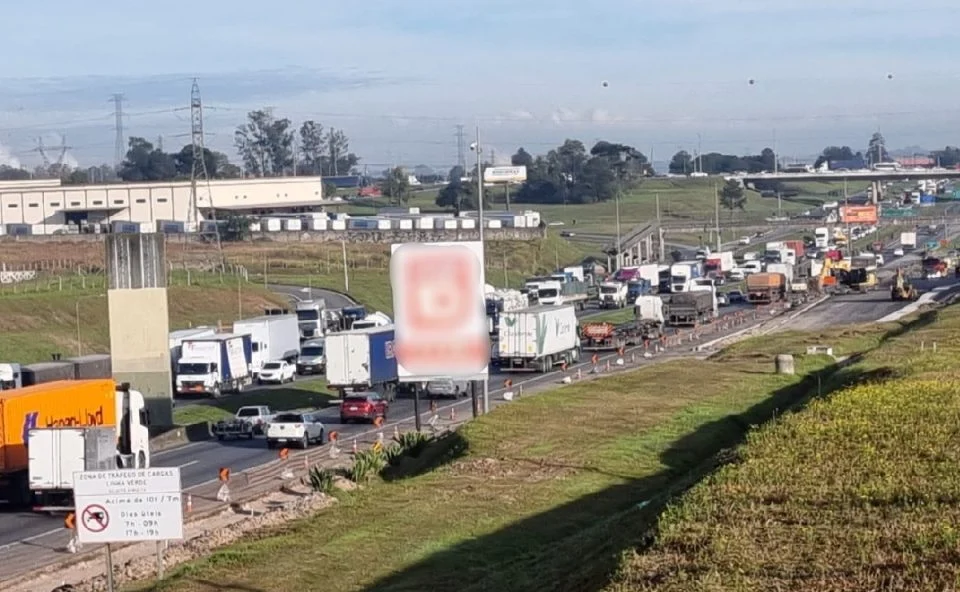 Imagem relativa a Motorista desce de carro para prestar socorro a motociclista e acaba sendo atropelado