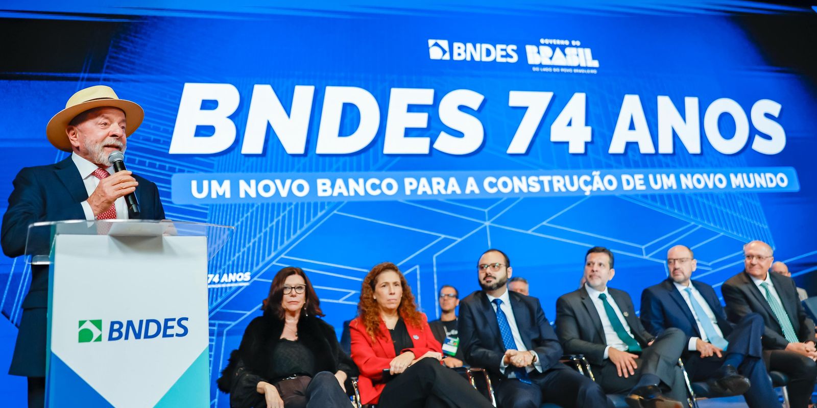 Imagem referente a Confiança dos técnicos impulsiona bons resultados do BNDES, diz Lula