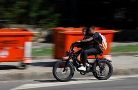 Câmara aprova regras mais rígidas para bicicletas elétricas e patinetes em Cascavel