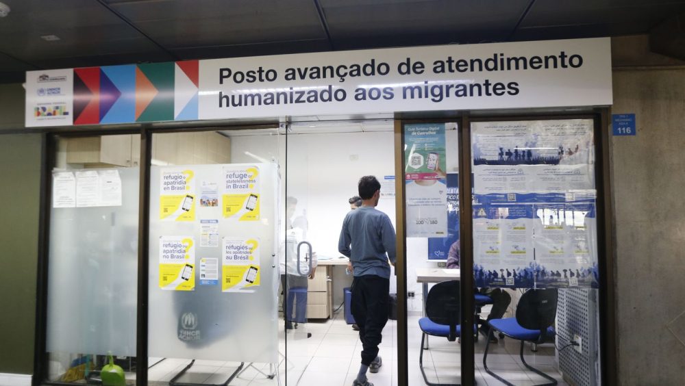 Cubanos superam venezuelanos em pedidos de refúgio no Brasil em 2025 Imagem referente a Cubanos superam venezuelanos em pedidos de refúgio no Brasil em 2025