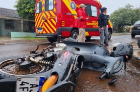 Jovem de 23 anos é a vítima de acidente entre carro e motocicleta no bairro Esmeralda