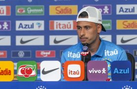 Martinelli admite substituir Raphinha e vê Neymar "querendo muito"