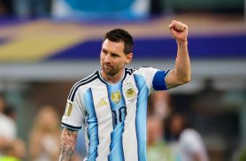 Messi marca dois gols, chega a 18 em Copas e faz história com a Argentina