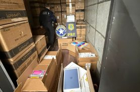 Carga milionária de mercadorias estrangeiras avaliada em mais de R$ 3 milhões é apreendida em Cascavel