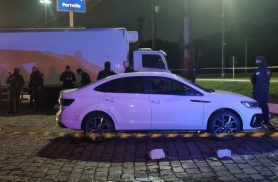 Homem é encontrado morto dentro do carro em pátio de posto de combustíveis em Cascavel