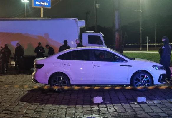 Homem é encontrado morto dentro do carro em pátio de posto de combustíveis em Cascavel