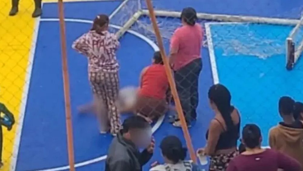 Trave despenca e deixa menino de 8 anos em estado grave Imagem referente a Trave despenca e deixa menino de 8 anos em estado grave