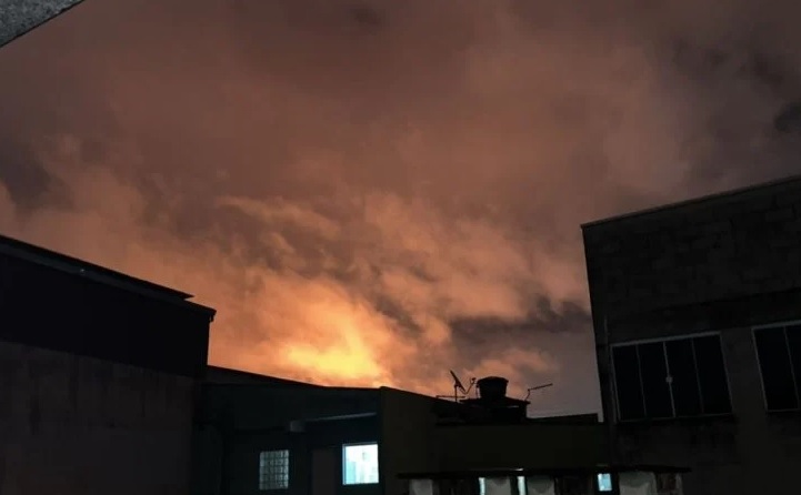 Imagem relativa a Fogo é visto no céu e intriga moradores