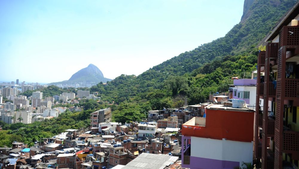 Operação na zona sul do Rio tem 6 presos e homem baleado em ônibus Imagem referente a Operação na zona sul do Rio tem 6 presos e homem baleado em ônibus