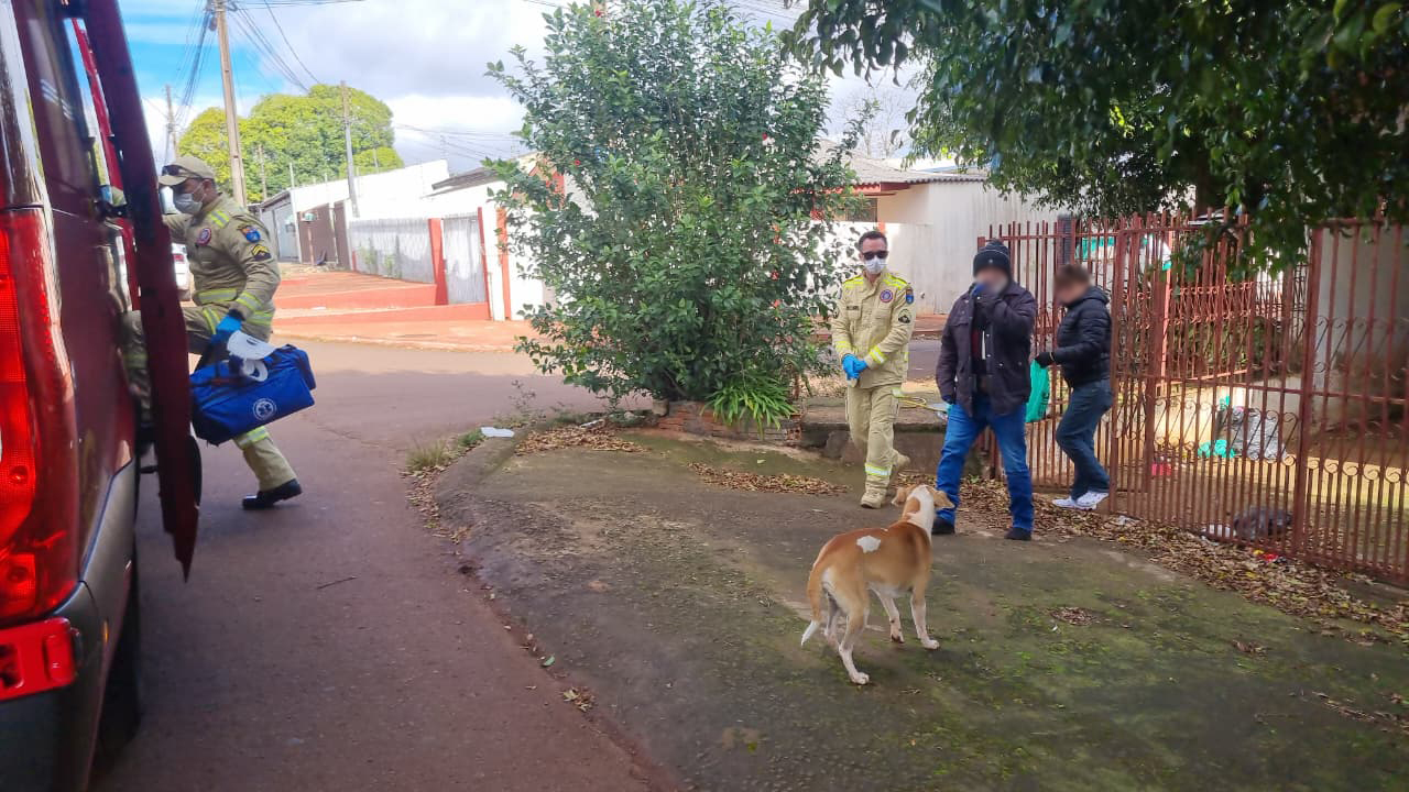 Homem de 63 anos sofre queda em calçada na Avenida das Torres em Cascavel