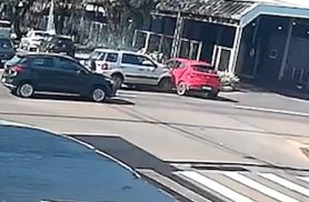 Vídeo mostra Argo sendo violentamente atingido por Ecosport na Rua Rio da Paz