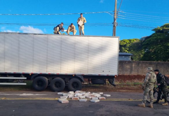 Transporte de maconha é interceptado em Sede Alvorada