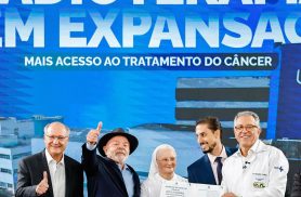 Lula entrega aparelhos de radioterapia em São Paulo