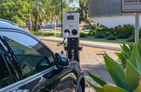 Governo mantém elevação de tarifas a carro elétrico e renova cota zero
