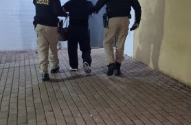 Mulher de 45 anos é levada à delegacia após acidente na Avenida Brasil