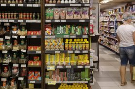 Fabricação de produto alimentício gerou mais emprego em 2024, diz IBGE