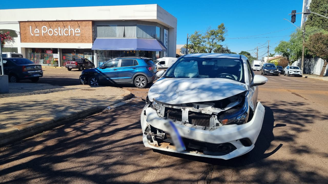 T-Cross e Argo se envolvem em acidente no Bairro Neva
