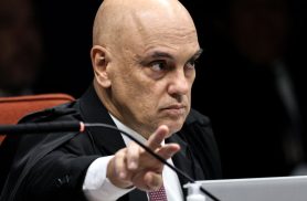 Moraes pede parecer da PGR sobre apreensão de arma de Bolsonaro