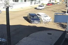 Câmera flagra até airbag sendo acionado após colisão entre Argo e T-Cross