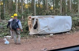 Acidente entre Kombi de trabalhadores e caminhão deixa dois feridos na BR-163