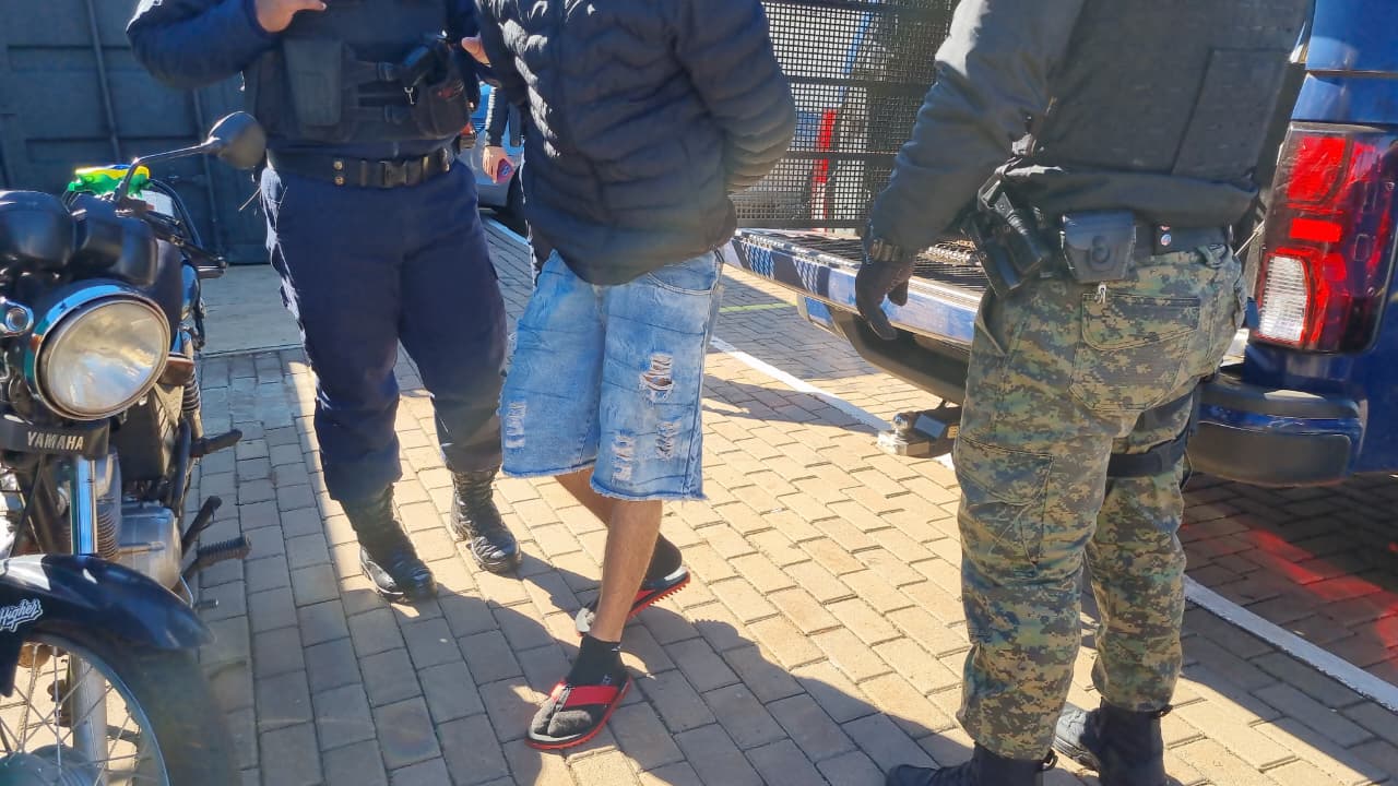 Jovem é flagrado com maconha em frente à UPA Tancredo