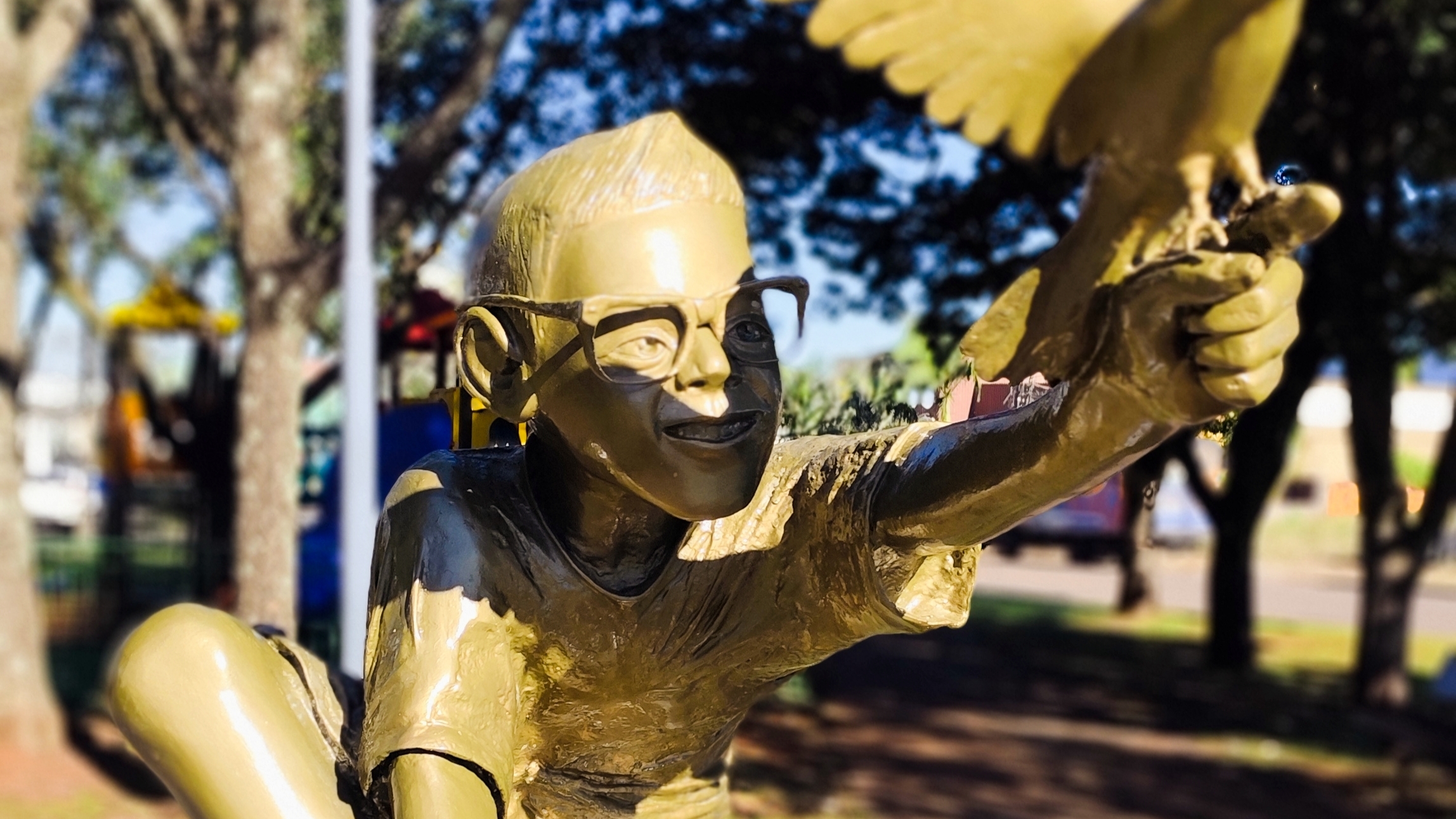 Imagem referente a Estátua do menino Nando é revitalizada e mantém viva homenagem no Parque da Paz