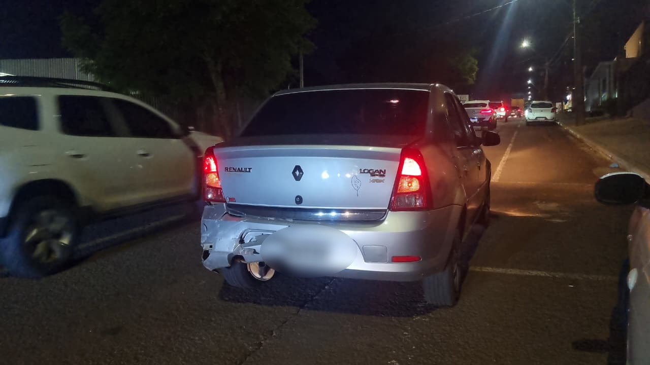 Colisão entre três veículos é registrada na Rua Manaus em Cascavel
