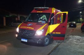 Homem é socorrido após cair de moto e pedir ajuda em bar no bairro Periolo Homem é socorrido após cair de moto e pedir ajuda em bar no bairro Periolo