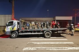Operação de trânsito resulta em 98 multas e sete motos recolhidas em Cascavel