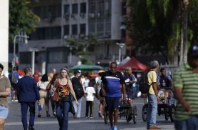 Diferença salarial entre sexos é menor em entidades sem fim lucrativo Diferença salarial entre sexos é menor em entidades sem fim lucrativo