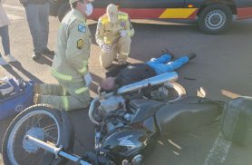 Duas pessoas ficam feridas após colisão entre moto e bicicleta na Avenida Brasil
