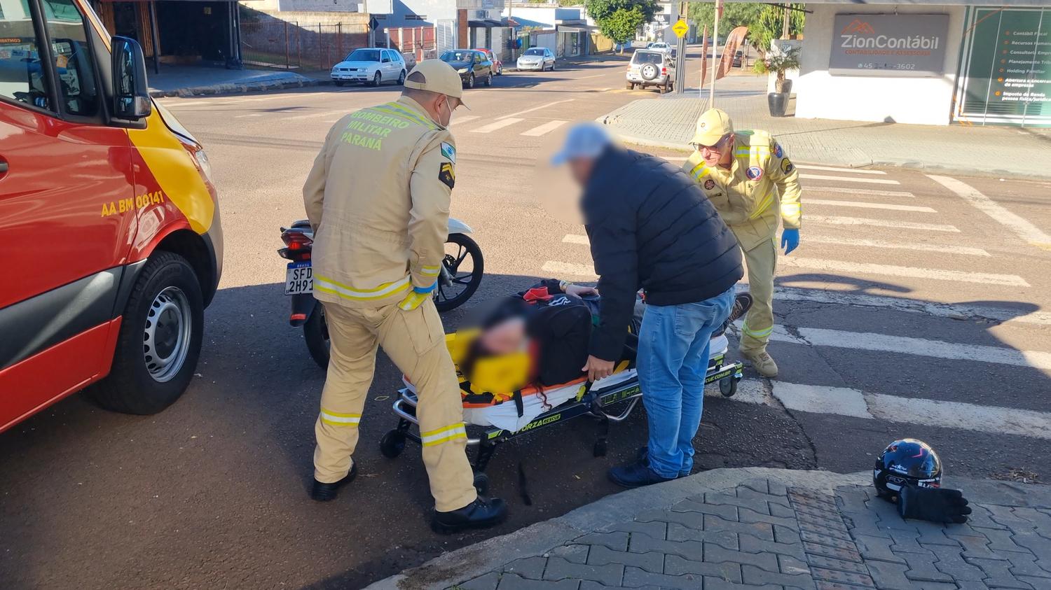 Jovem sofre queda de moto e fica ferida no Parque São Paulo
