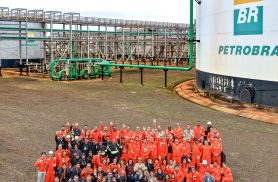 Lula assina contratos para retomar obra em fábrica de fertilizantes Lula assina contratos para retomar obra em fábrica de fertilizantes