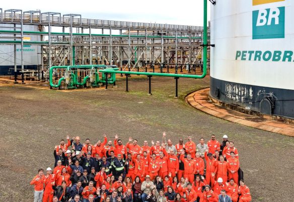 Lula assina contratos para retomar obra em fábrica de fertilizantes
