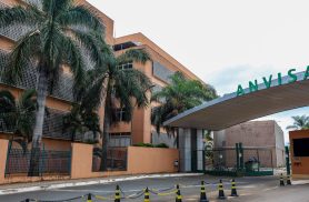 Anvisa proíbe suplemento irregular e suspende lotes de creatina Anvisa proíbe suplemento irregular e suspende lotes de creatina