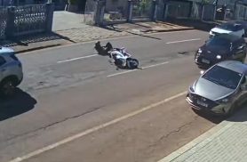 Câmera registra vítima de acidente na Rua São Paulo